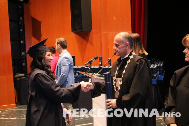 FPMOZ: Pogledajte tko je sve danas dobio diplomu na svečanoj promociji diplomanata