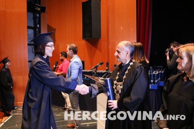 FPMOZ: Pogledajte tko je sve danas dobio diplomu na svečanoj promociji diplomanata