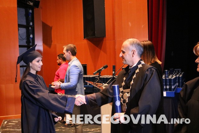 FPMOZ: Pogledajte tko je sve danas dobio diplomu na svečanoj promociji diplomanata