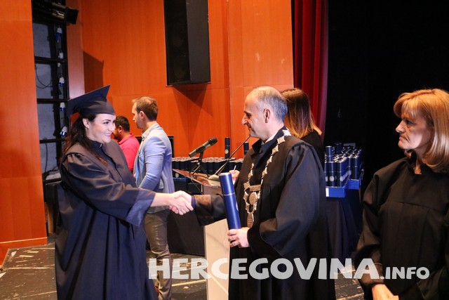 FPMOZ: Pogledajte tko je sve danas dobio diplomu na svečanoj promociji diplomanata