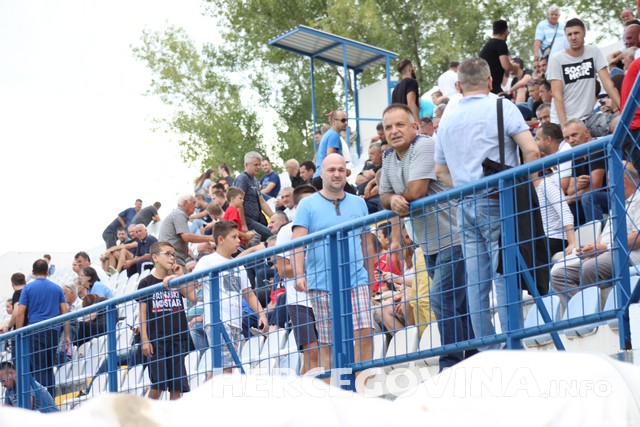 Pogledajte kako je bilo na tribinama stadiona Goška za vrijeme utakmice protiv Zrinjskog
