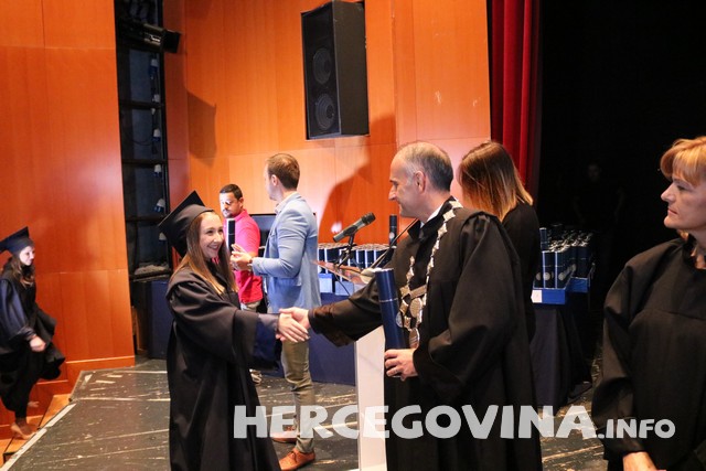 FPMOZ: Pogledajte tko je sve danas dobio diplomu na svečanoj promociji diplomanata