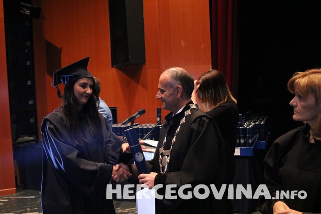 FPMOZ: Pogledajte tko je sve danas dobio diplomu na svečanoj promociji diplomanata