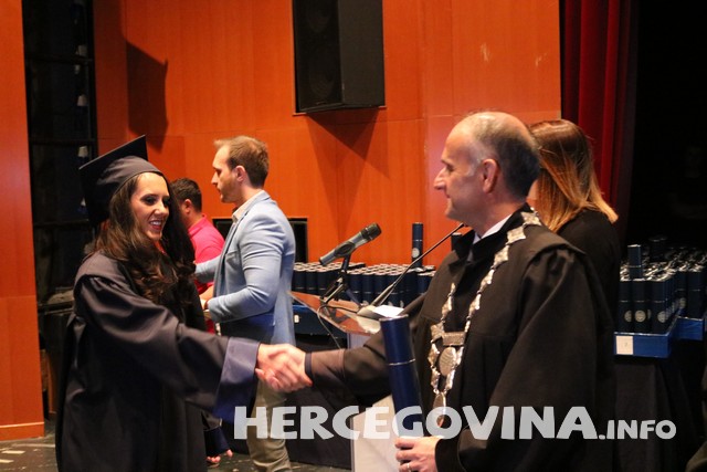 FPMOZ: Pogledajte tko je sve danas dobio diplomu na svečanoj promociji diplomanata