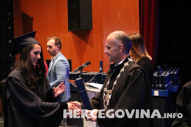 FPMOZ: Pogledajte tko je sve danas dobio diplomu na svečanoj promociji diplomanata