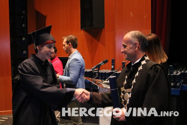 FPMOZ: Pogledajte tko je sve danas dobio diplomu na svečanoj promociji diplomanata