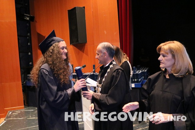 FPMOZ: Pogledajte tko je sve danas dobio diplomu na svečanoj promociji diplomanata