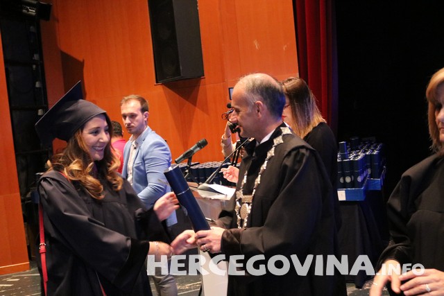 FPMOZ: Pogledajte tko je sve danas dobio diplomu na svečanoj promociji diplomanata