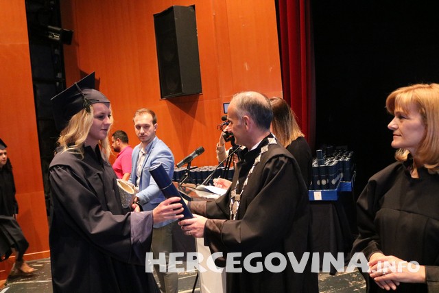 FPMOZ: Pogledajte tko je sve danas dobio diplomu na svečanoj promociji diplomanata