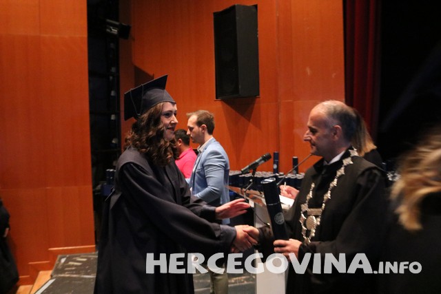 FPMOZ: Pogledajte tko je sve danas dobio diplomu na svečanoj promociji diplomanata