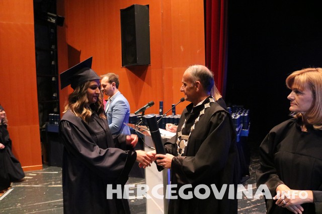 FPMOZ: Pogledajte tko je sve danas dobio diplomu na svečanoj promociji diplomanata