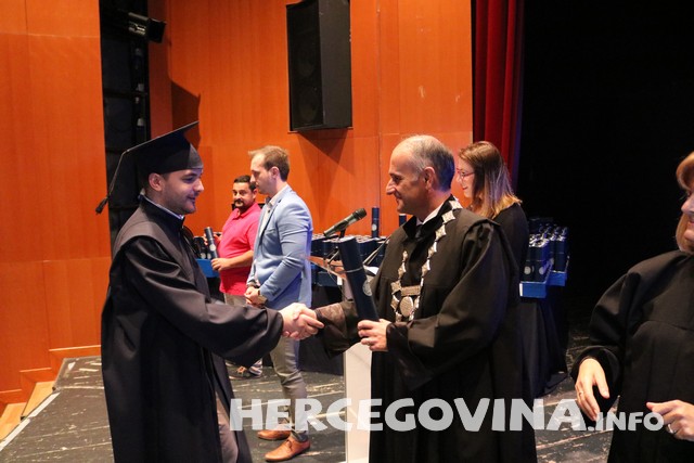 FPMOZ: Pogledajte tko je sve danas dobio diplomu na svečanoj promociji diplomanata