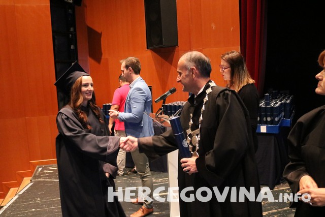 FPMOZ: Pogledajte tko je sve danas dobio diplomu na svečanoj promociji diplomanata