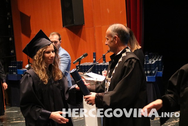 FPMOZ: Pogledajte tko je sve danas dobio diplomu na svečanoj promociji diplomanata