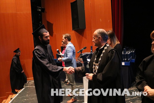 FPMOZ: Pogledajte tko je sve danas dobio diplomu na svečanoj promociji diplomanata
