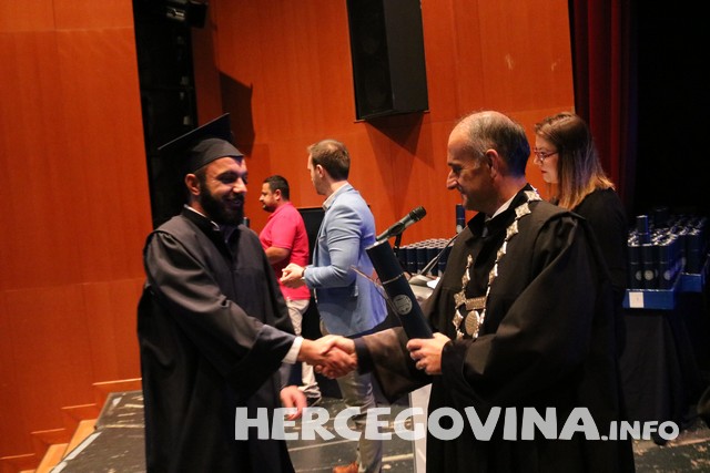 FPMOZ: Pogledajte tko je sve danas dobio diplomu na svečanoj promociji diplomanata