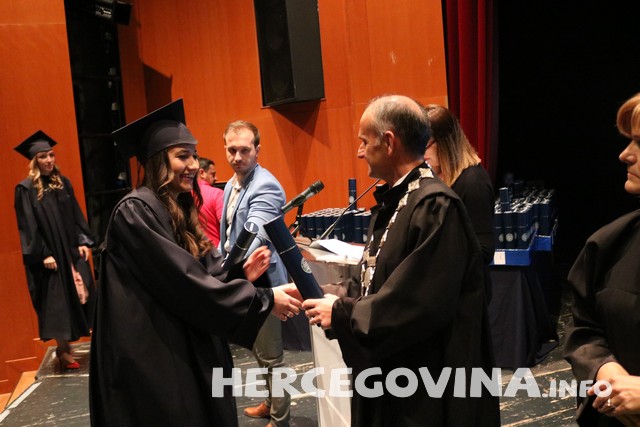 FPMOZ: Pogledajte tko je sve danas dobio diplomu na svečanoj promociji diplomanata