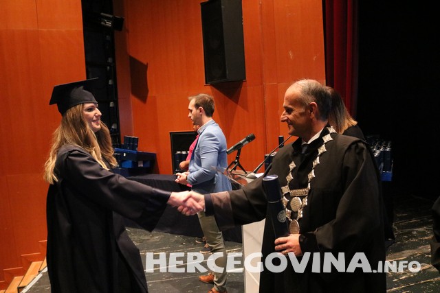 FPMOZ: Pogledajte tko je sve danas dobio diplomu na svečanoj promociji diplomanata