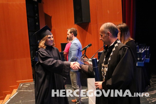 FPMOZ: Pogledajte tko je sve danas dobio diplomu na svečanoj promociji diplomanata