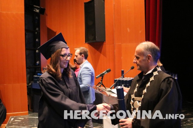 FPMOZ: Pogledajte tko je sve danas dobio diplomu na svečanoj promociji diplomanata