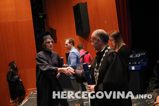 FPMOZ: Pogledajte tko je sve danas dobio diplomu na svečanoj promociji diplomanata