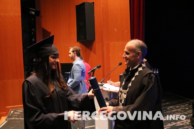 FPMOZ: Pogledajte tko je sve danas dobio diplomu na svečanoj promociji diplomanata