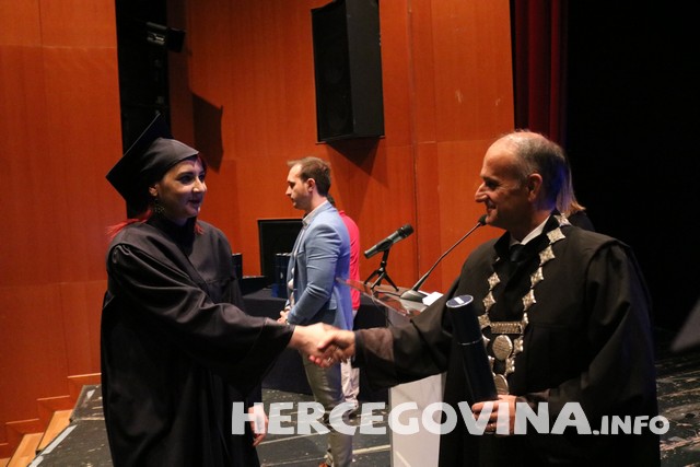 FPMOZ: Pogledajte tko je sve danas dobio diplomu na svečanoj promociji diplomanata