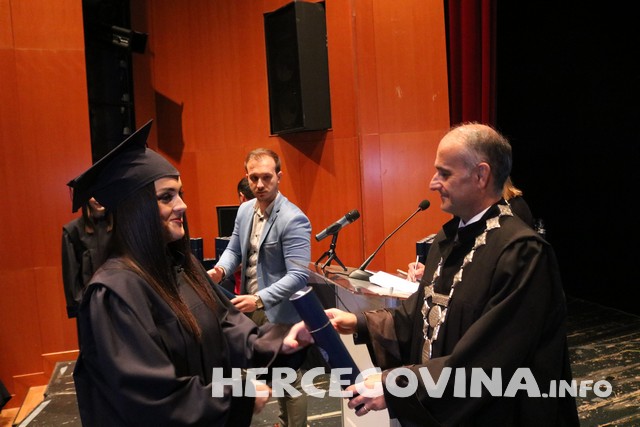 FPMOZ: Pogledajte tko je sve danas dobio diplomu na svečanoj promociji diplomanata