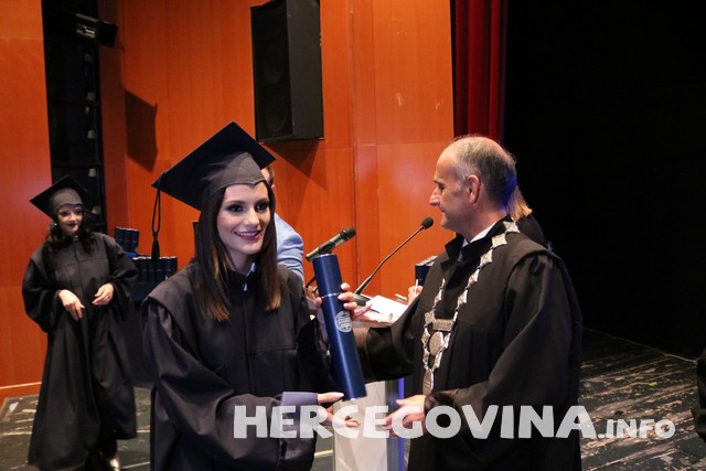 FPMOZ: Pogledajte tko je sve danas dobio diplomu na svečanoj promociji diplomanata