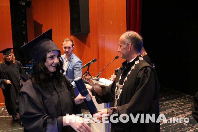 FPMOZ: Pogledajte tko je sve danas dobio diplomu na svečanoj promociji diplomanata