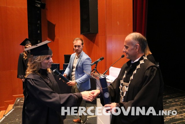 FPMOZ: Pogledajte tko je sve danas dobio diplomu na svečanoj promociji diplomanata