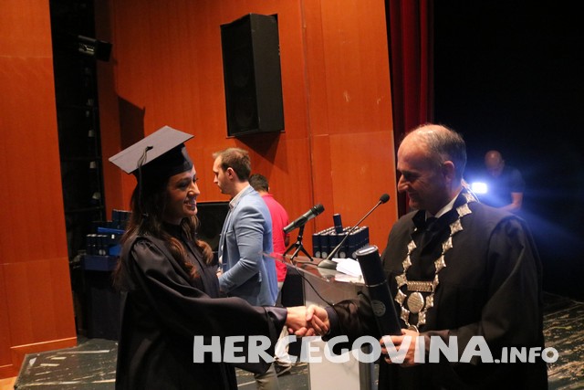 FPMOZ: Pogledajte tko je sve danas dobio diplomu na svečanoj promociji diplomanata