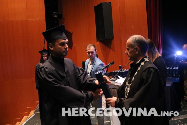 FPMOZ: Pogledajte tko je sve danas dobio diplomu na svečanoj promociji diplomanata