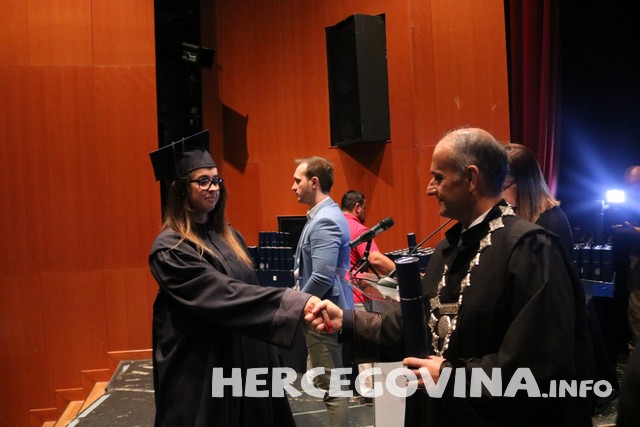 FPMOZ: Pogledajte tko je sve danas dobio diplomu na svečanoj promociji diplomanata