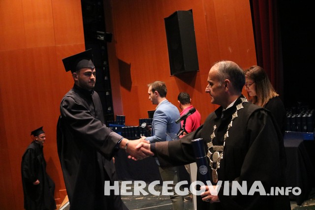 FPMOZ: Pogledajte tko je sve danas dobio diplomu na svečanoj promociji diplomanata