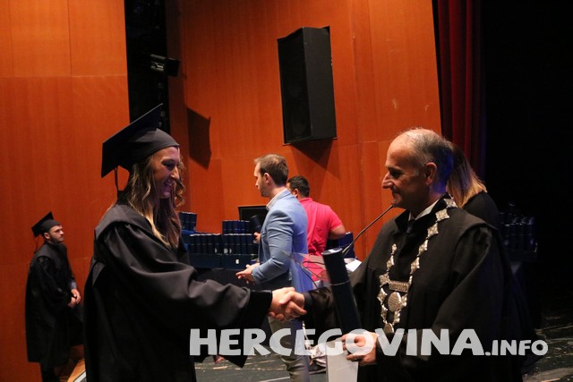 FPMOZ: Pogledajte tko je sve danas dobio diplomu na svečanoj promociji diplomanata