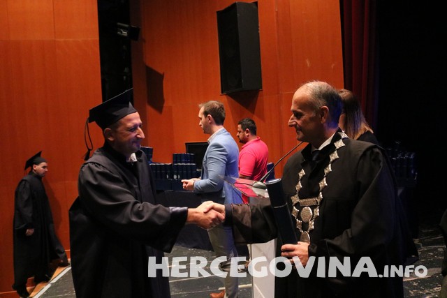 FPMOZ: Pogledajte tko je sve danas dobio diplomu na svečanoj promociji diplomanata
