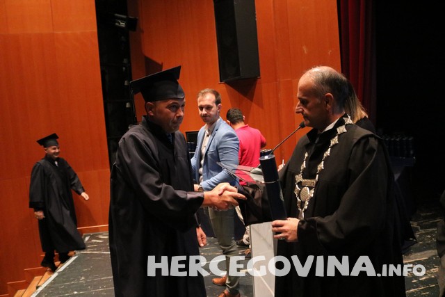 FPMOZ: Pogledajte tko je sve danas dobio diplomu na svečanoj promociji diplomanata
