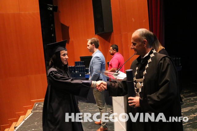 FPMOZ: Pogledajte tko je sve danas dobio diplomu na svečanoj promociji diplomanata