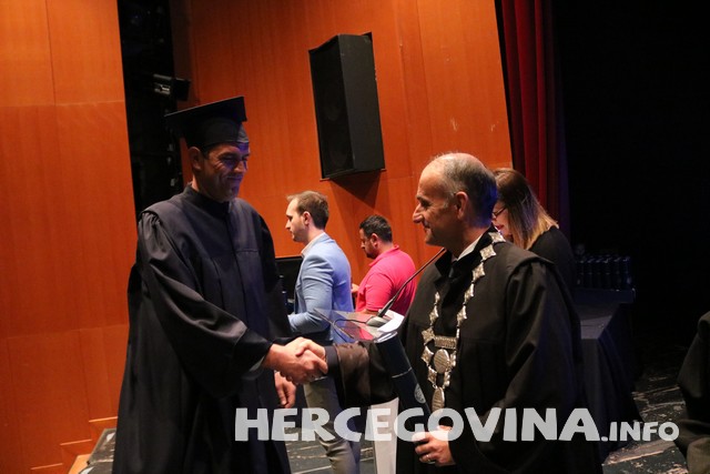 FPMOZ: Pogledajte tko je sve danas dobio diplomu na svečanoj promociji diplomanata