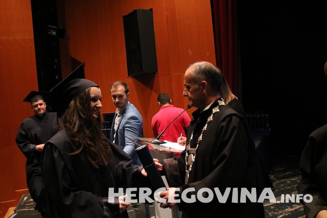 FPMOZ: Pogledajte tko je sve danas dobio diplomu na svečanoj promociji diplomanata