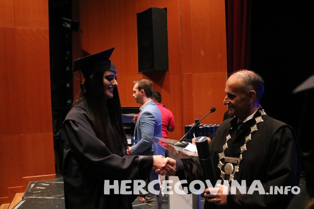 FPMOZ: Pogledajte tko je sve danas dobio diplomu na svečanoj promociji diplomanata