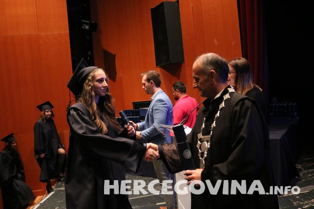 FPMOZ: Pogledajte tko je sve danas dobio diplomu na svečanoj promociji diplomanata