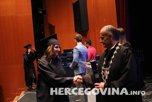 FPMOZ: Pogledajte tko je sve danas dobio diplomu na svečanoj promociji diplomanata