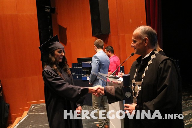 FPMOZ: Pogledajte tko je sve danas dobio diplomu na svečanoj promociji diplomanata