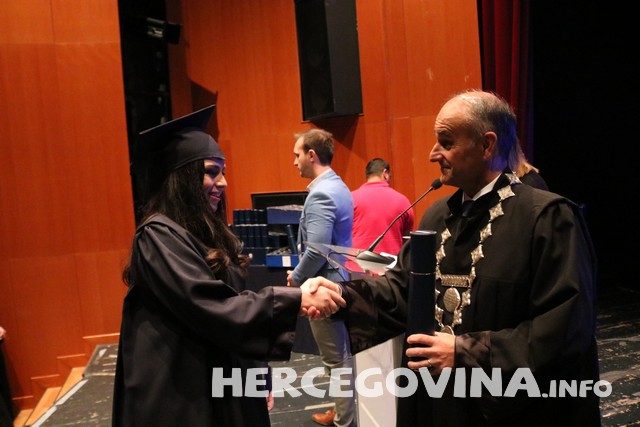 FPMOZ: Pogledajte tko je sve danas dobio diplomu na svečanoj promociji diplomanata