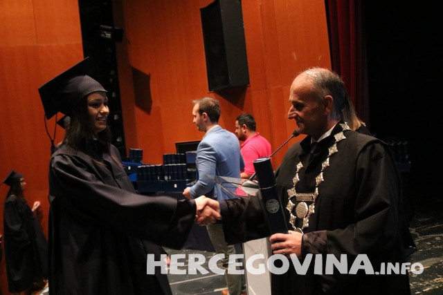 FPMOZ: Pogledajte tko je sve danas dobio diplomu na svečanoj promociji diplomanata