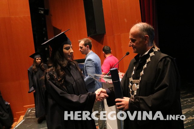 FPMOZ: Pogledajte tko je sve danas dobio diplomu na svečanoj promociji diplomanata