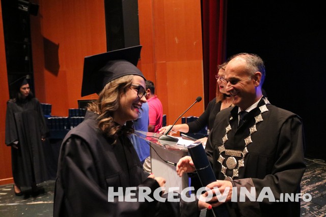 FPMOZ: Pogledajte tko je sve danas dobio diplomu na svečanoj promociji diplomanata