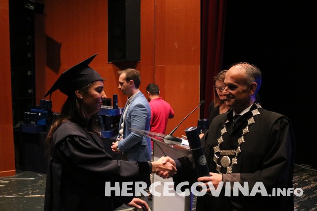 FPMOZ: Pogledajte tko je sve danas dobio diplomu na svečanoj promociji diplomanata